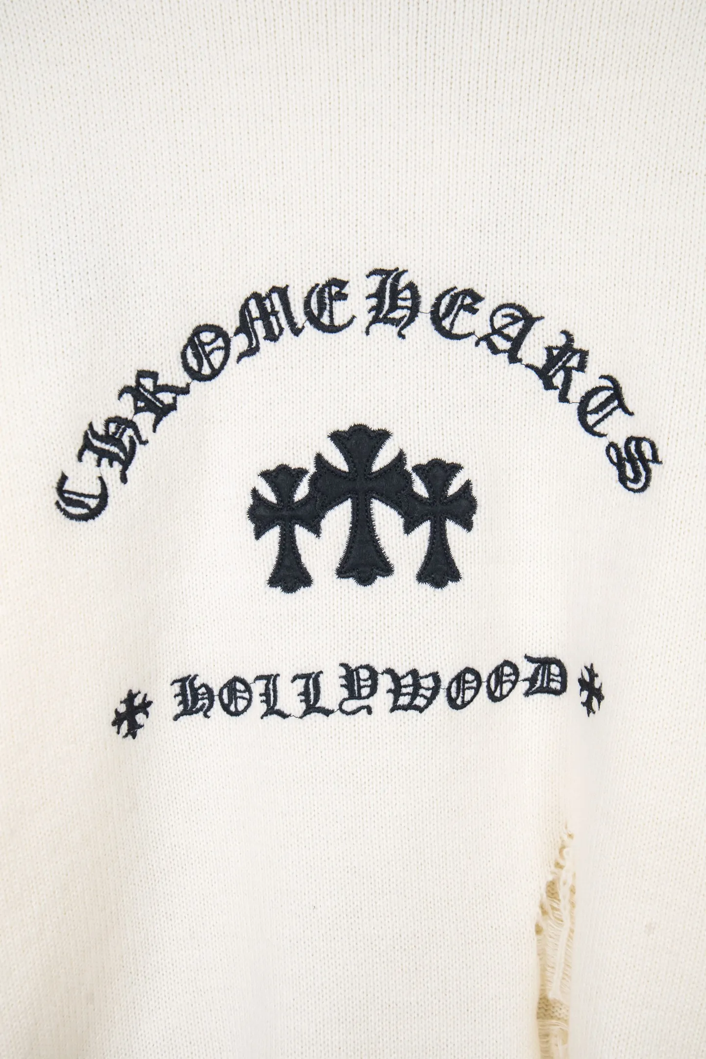 P250 Chrome Hearts CH Chrome Hearts Patch Cross Hole Knitted Sweater Pullover. The popular style is the same for men and women. It is matched with black and white. It looks good in real life. It looks good on the upper body. It looks good in daily wear. It is even more photogenic. It’s hard not to buy it. Buy it for me!!! Believe me, no one can refuse such a machine-length Chrome Hearts jacket. It has expanded the version based on the old version. The upper body is loose and stylish. The casual design of the hem is expanded to make fat people slim down to the extreme. Slim people are limited to high-end and high-end. 10,000 yuan ZP printing. 1:1 perfect restoration. Looks good when worn alone. Both men and women can control it easily. If you care more about quality, you must also respect the price. It is completely different from the thin see-through bottoms that pill when worn. If the style makes you shine at a glance, then quality is what you should pay more attention to. Compared with price, what we focus on is quality. Customers who have received my products know all about it. ️️️ Sweaters on the market are generally made of bract yarn. We use modal. Compared with core-spun yarn, the advantages are very intuitive: high cost, high price, high density, relatively expensive for developers, allowing us to make a lot less money. In addition, the upper body is delicate, anti-pilling, and high-end. We are conscientious sellers. Quality determines the upper body effect. No matter how bad the quality, the best style is still the temperament of the urban-rural fringe. We only do long-term business. Quality determines character. Take it back and wear it with confidence and wash it. The quality of the pattern will definitely make your eyes shine. We only make the right version of high quality. We make high-end hard goods. Reject junk goods and reject fast food. Conscientious quality and conscientious price. You deserve it!  Color: Black White Gray Red Size: S M L
